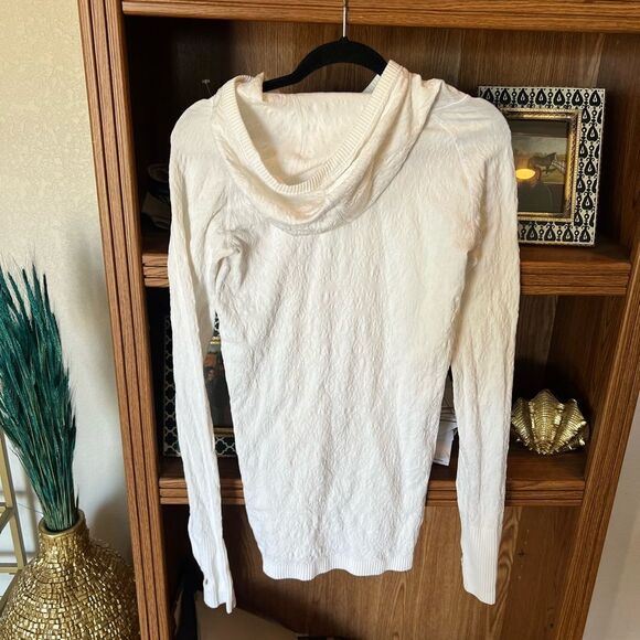 LULULEMON WHITE HOOD LONG SLEEVE - Picture 2 of 3